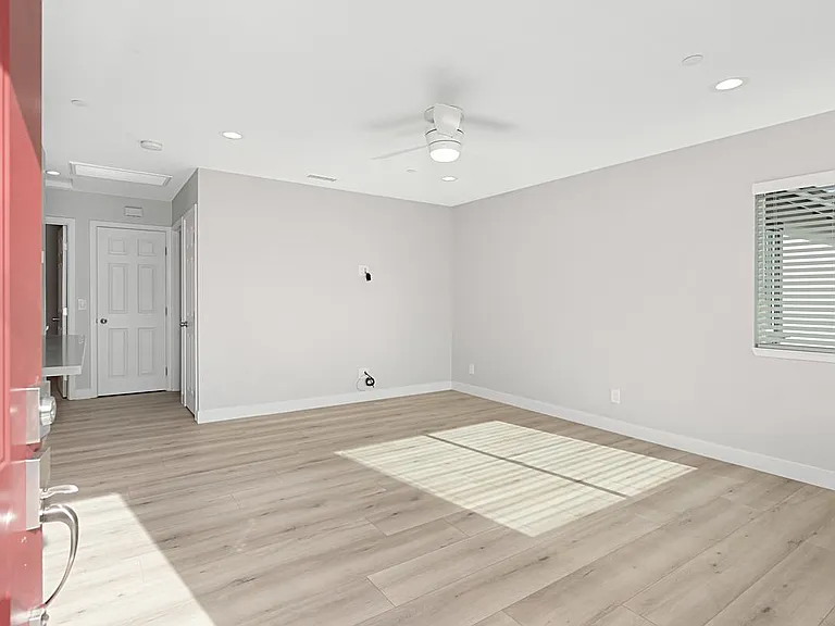 330 Ash Ave — Photo 6