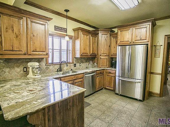 4th image of 8089 Versailles Dr