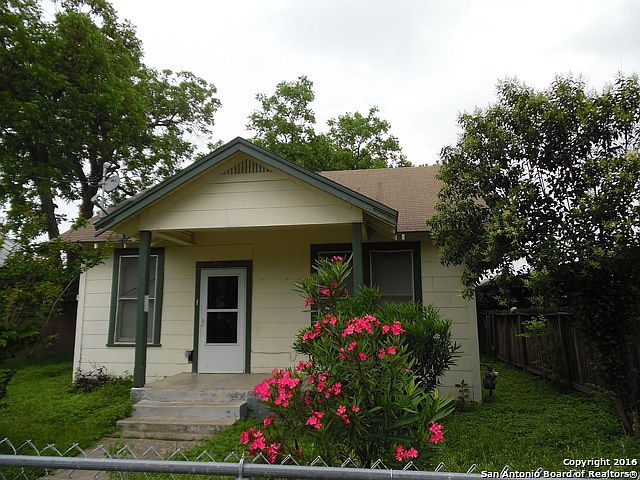 1st image of 121 E Baylor
