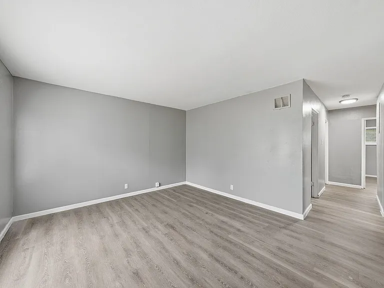 237 Grampian Rd — Photo 4