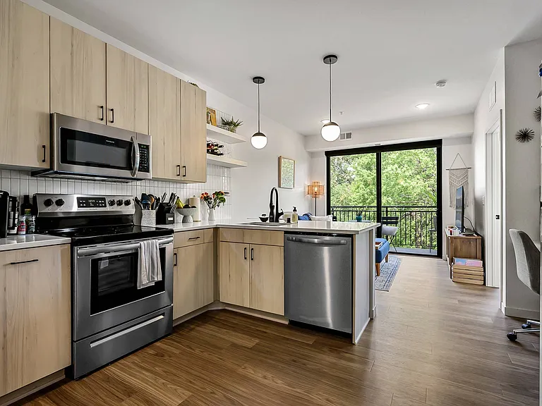 Sawyer Apartments — Photo 10