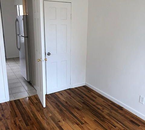 3rd image of 1562 Minford Pl