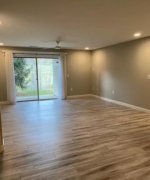 490 Lakeview Dr — Photo 17