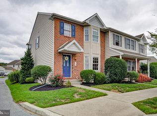 639 Chickadee Dr, Lititz, PA 17543