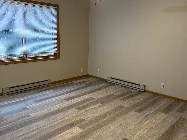 2428 Spooner Ave — Photo 4
