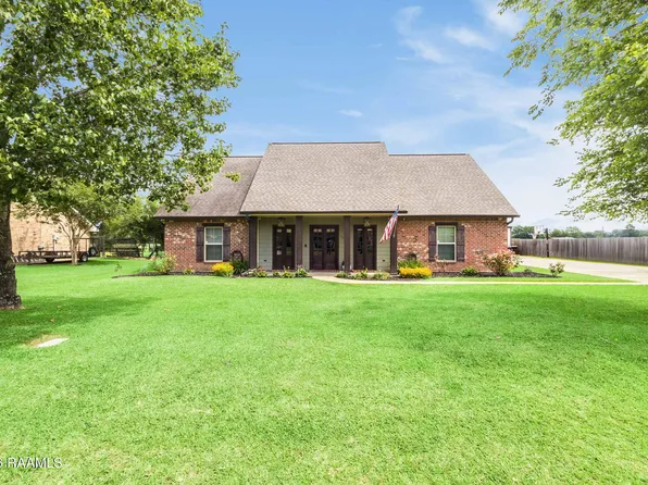 151 Suzanne Dejean Dr, Opelousas, LA 70570