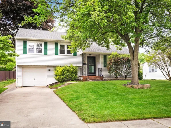 18 Tinker Dr, Mount Holly, NJ 08060