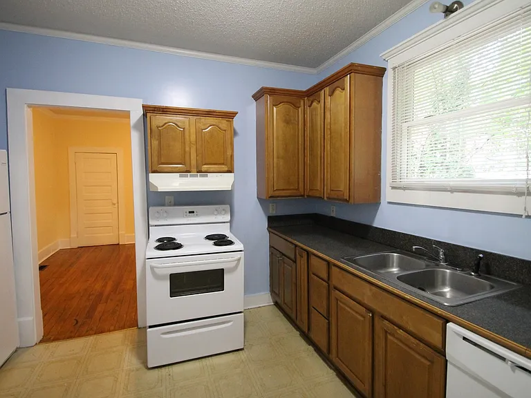 338 Ebenezer Ave — Photo 4