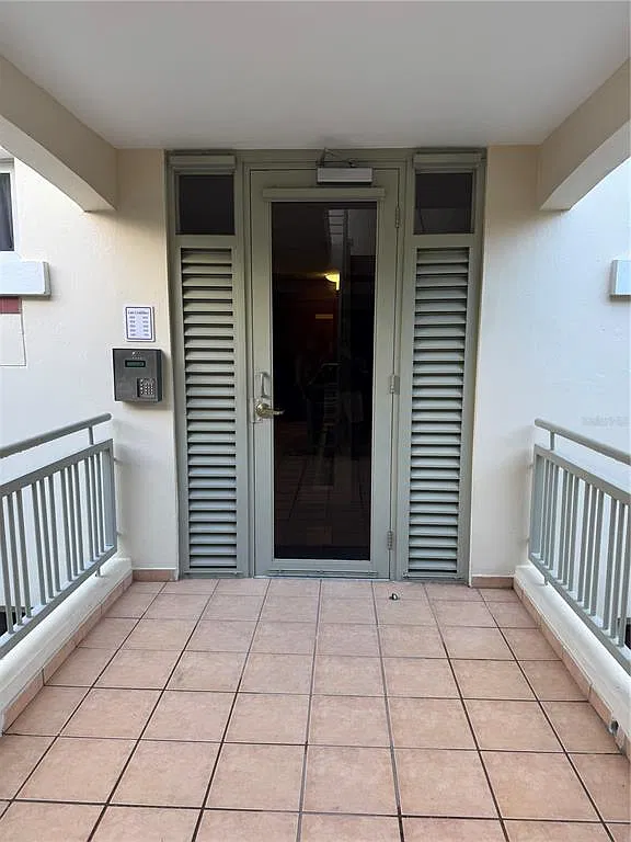 3 bed, 2.5 bath, 1427 sqft, $2,300 — Photo 3