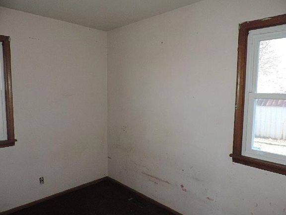 5th image of 5426 Zealand Ave N