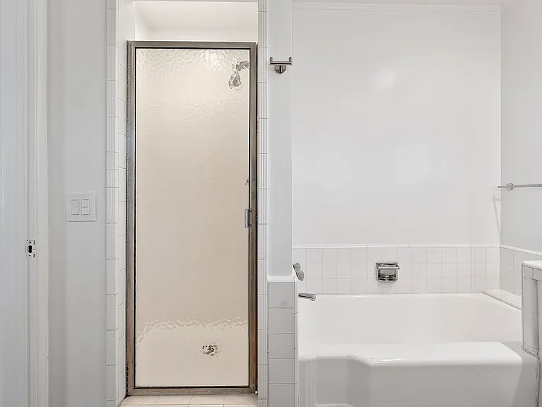 11053 Strathmore Dr — Photo 42