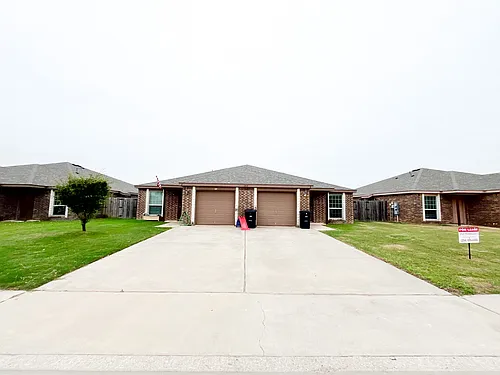 1515 Justin Loop #B Photo 1
