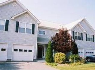 3 Beechmont Ter, Hamburg, NJ 07419