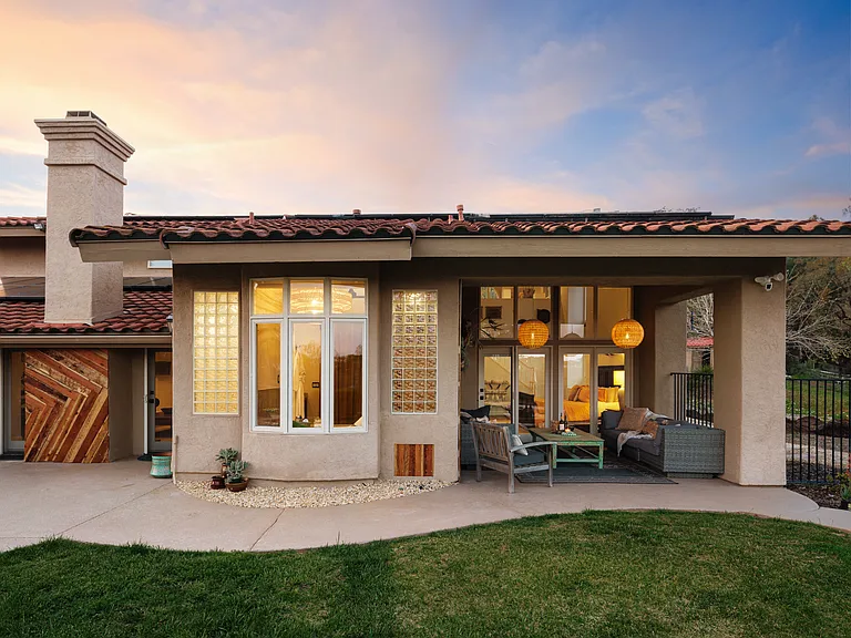 Country Rose Cir — Photo 37