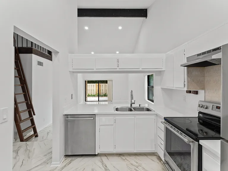 1400 NW 9th Ave #B-14 — Photo 12