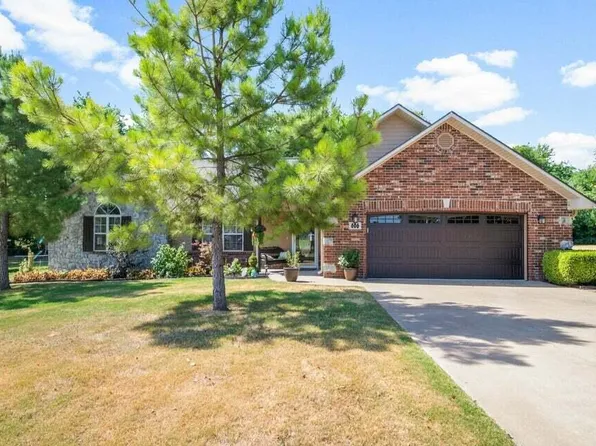 606 E 10th St, Grove, OK 74344