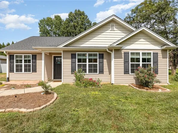 261 Raymond St, Mocksville, NC 27028