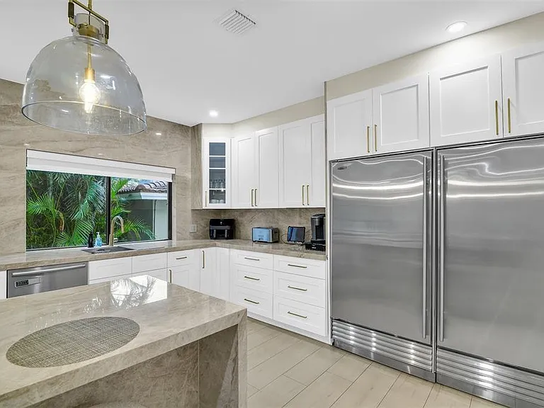 319 S Riverside Dr — Photo 70