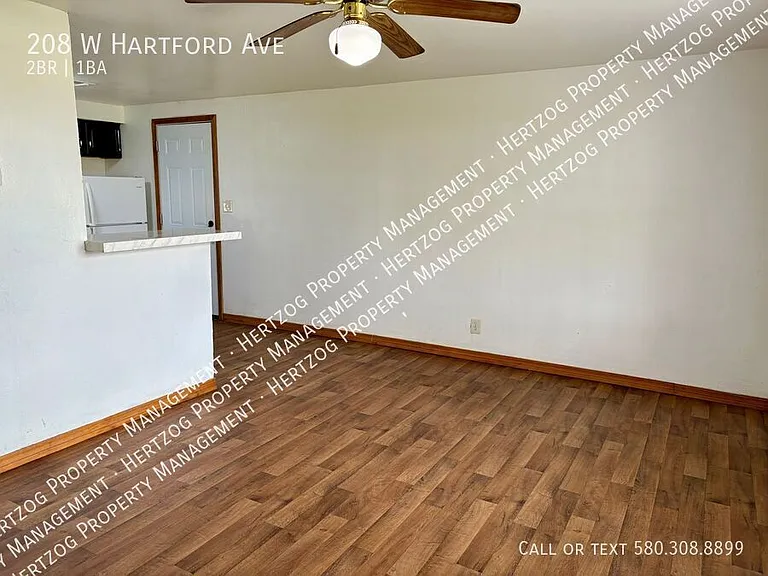208 W Hartford Ave — Photo 3