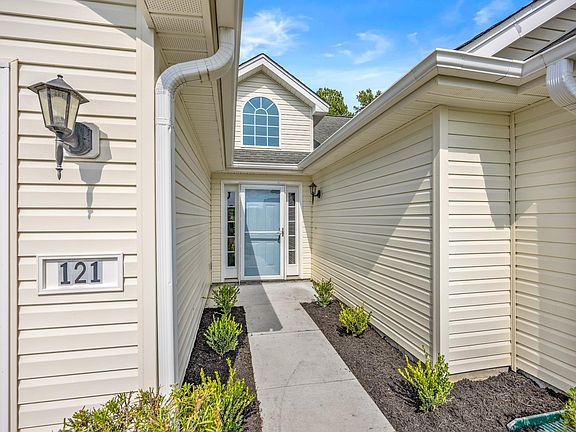 4th image of 121 Emily Springs Dr.