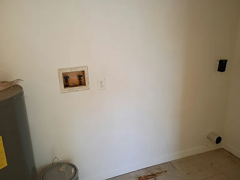 Washer/dryer hookups