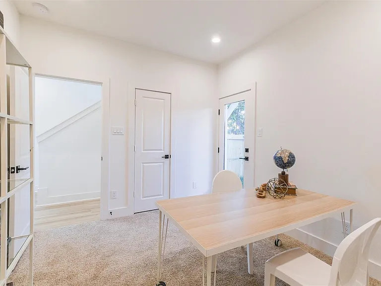 8323 Brecha Ln — Photo 4