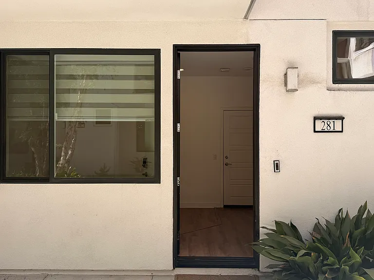 281 Lodestar — Photo 6