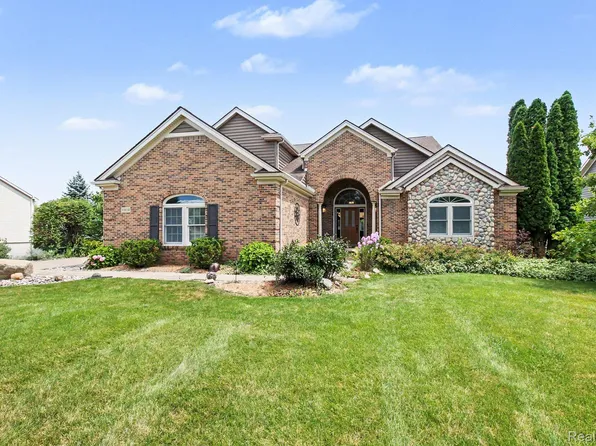 10654 W Braemar Dr, Holly, MI 48442
