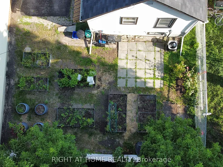 48 Ridley St E — Photo 17