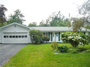 1299 E St N, Suffield, CT 06078