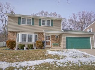 2124 Empire Dr, Waukesha, WI 53186