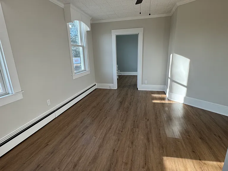 643 Center St — Photo 6