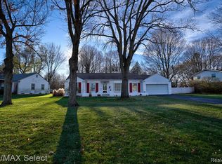 5447 S Dyewood Dr, Flint, MI 48532