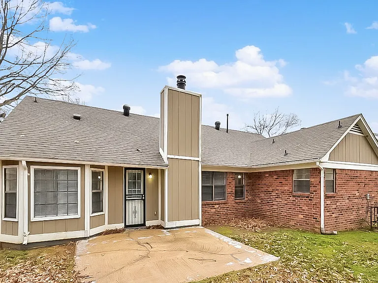 7371 Hollorn Ln — Photo 16