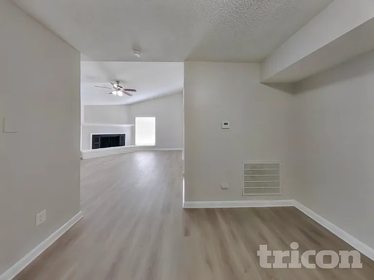 623 Walston Ln — Photo 5