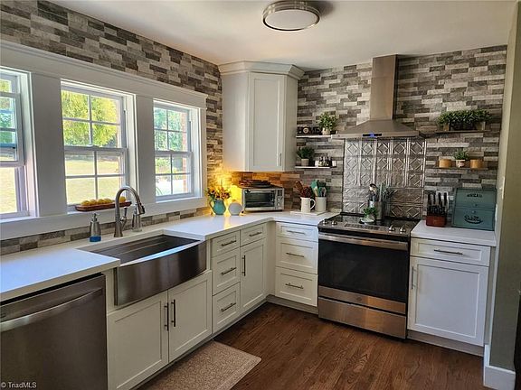 3rd image of 7028 Belford Rd