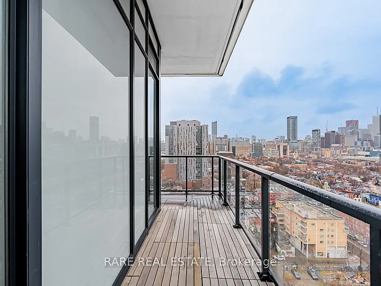297 College St #Penthouse 5 — Photo 49