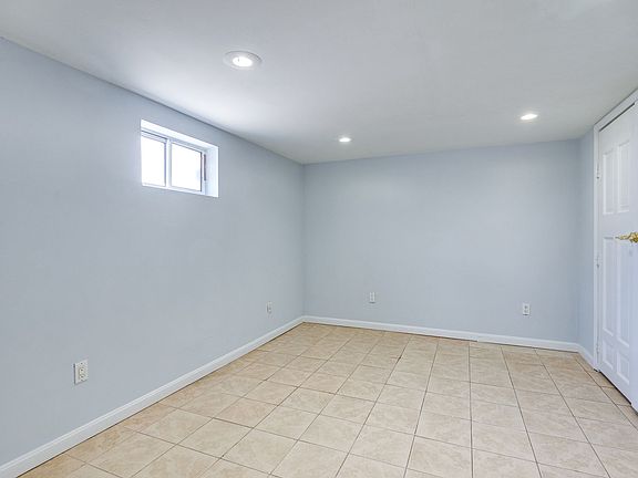 4th image of 2419 Sheridan St