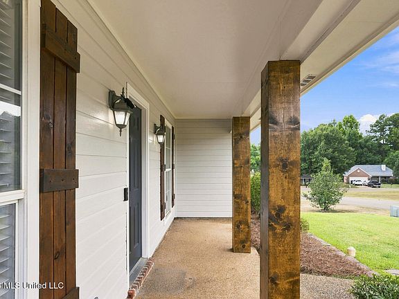4th image of 220 Shadow Creek Dr
