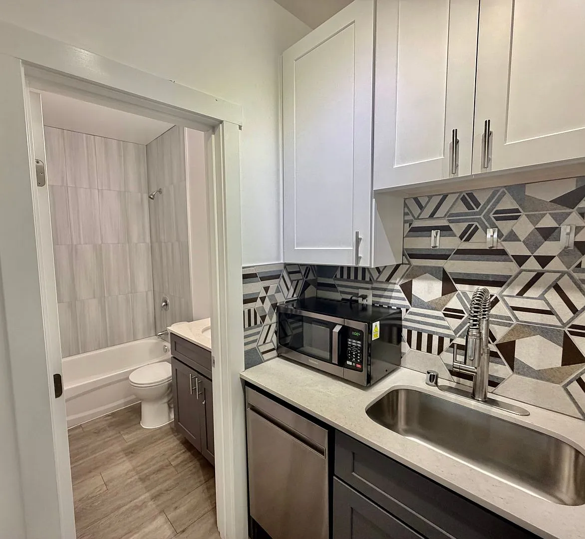 411 Harvard Ave East — Photo 4