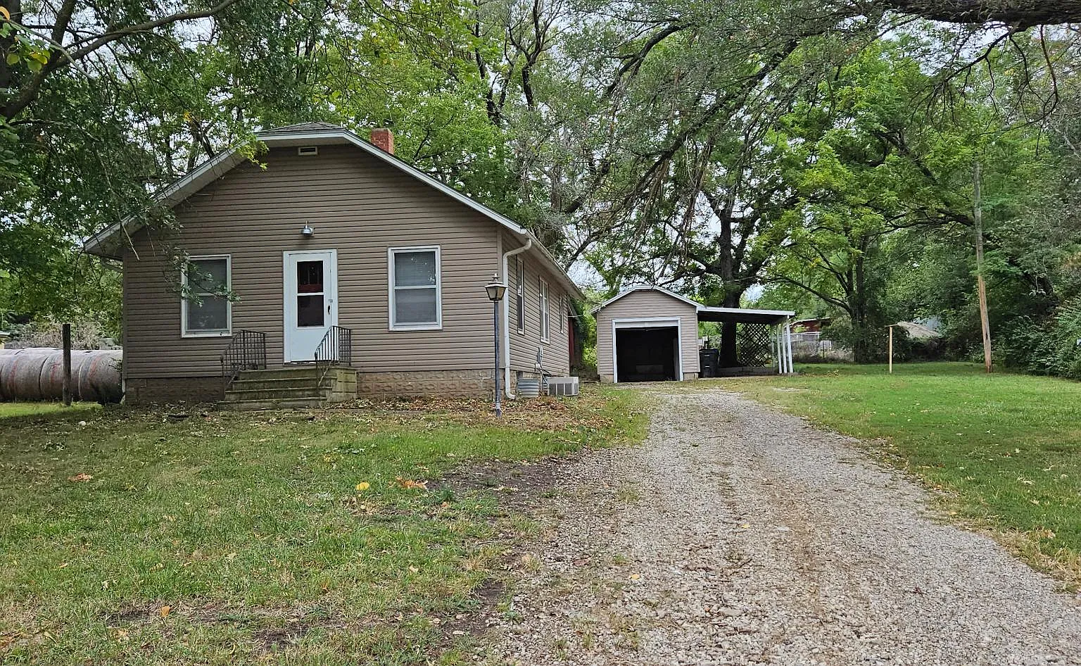 2 bed, 960 sqft, $1,200 — Photo 1