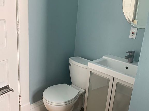 3rd image of 319 13th Ave NE #1
