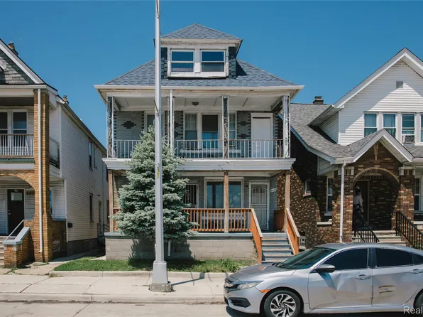 2441 Holbrook St, Hamtramck, MI 48212