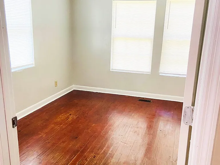 1260 Hillridge Dr — Photo 5