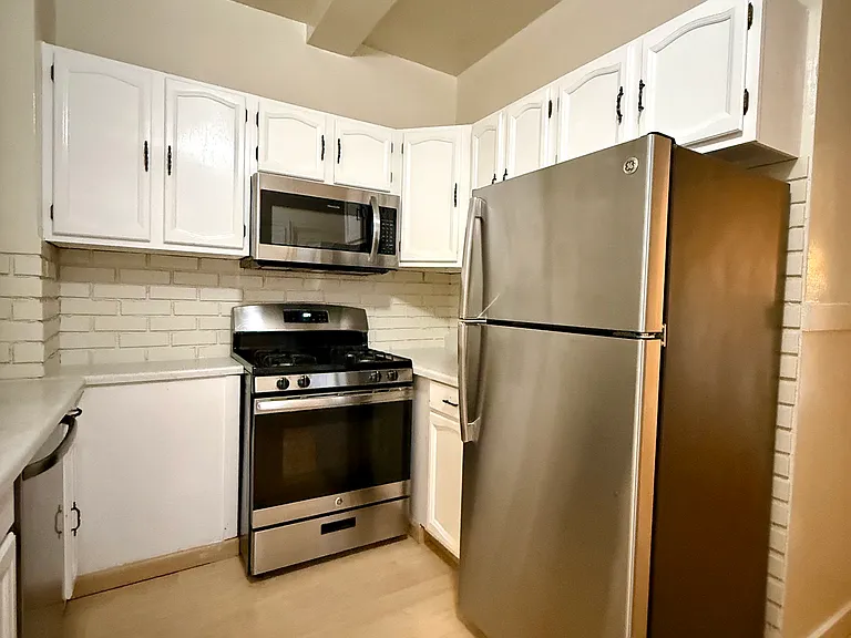 1860 Jackson St #201 — Photo 2