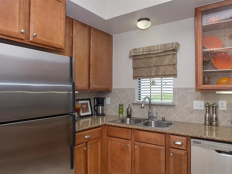 Estancia Townhomes — Photo 11