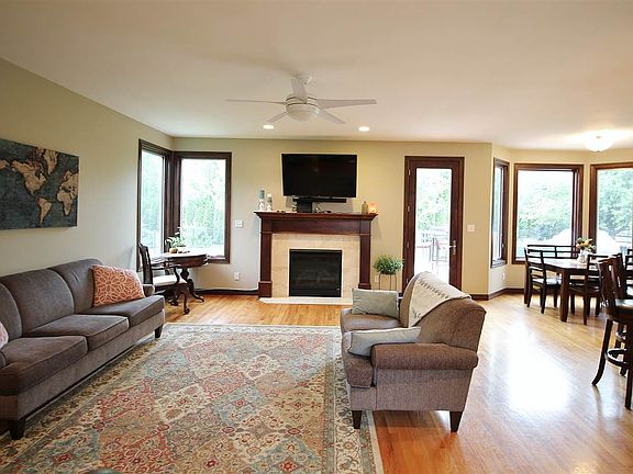 3rd image of 3817 Stratford Dr