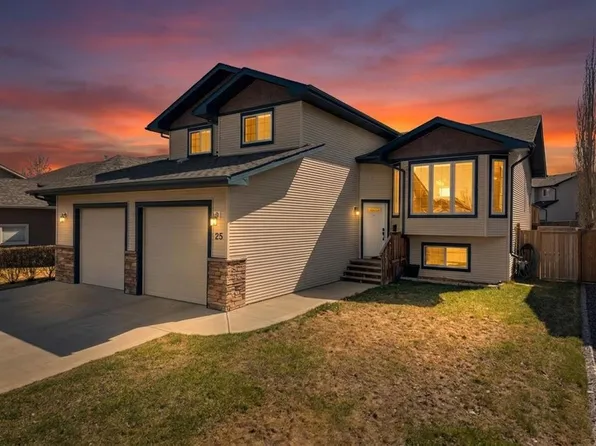 25 W Pioneer Way, Blackfalds, AB T4M 0E4