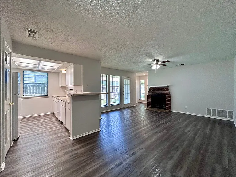 9212 Kempler Dr — Photo 6