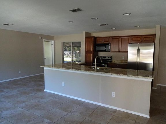 3rd image of 1027 Calle Grande St